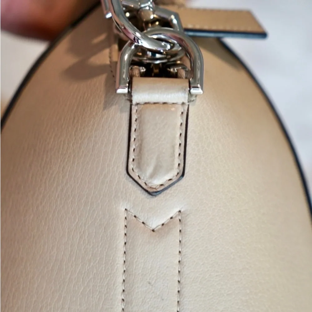 Givenchy Antigona Medium Cream - Picture 15 of 16